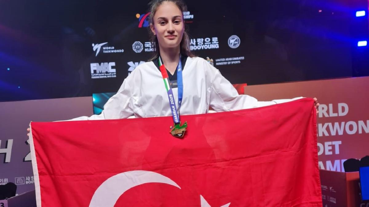 Sena Yılmaz, taekwondoda dünya şampiyonu