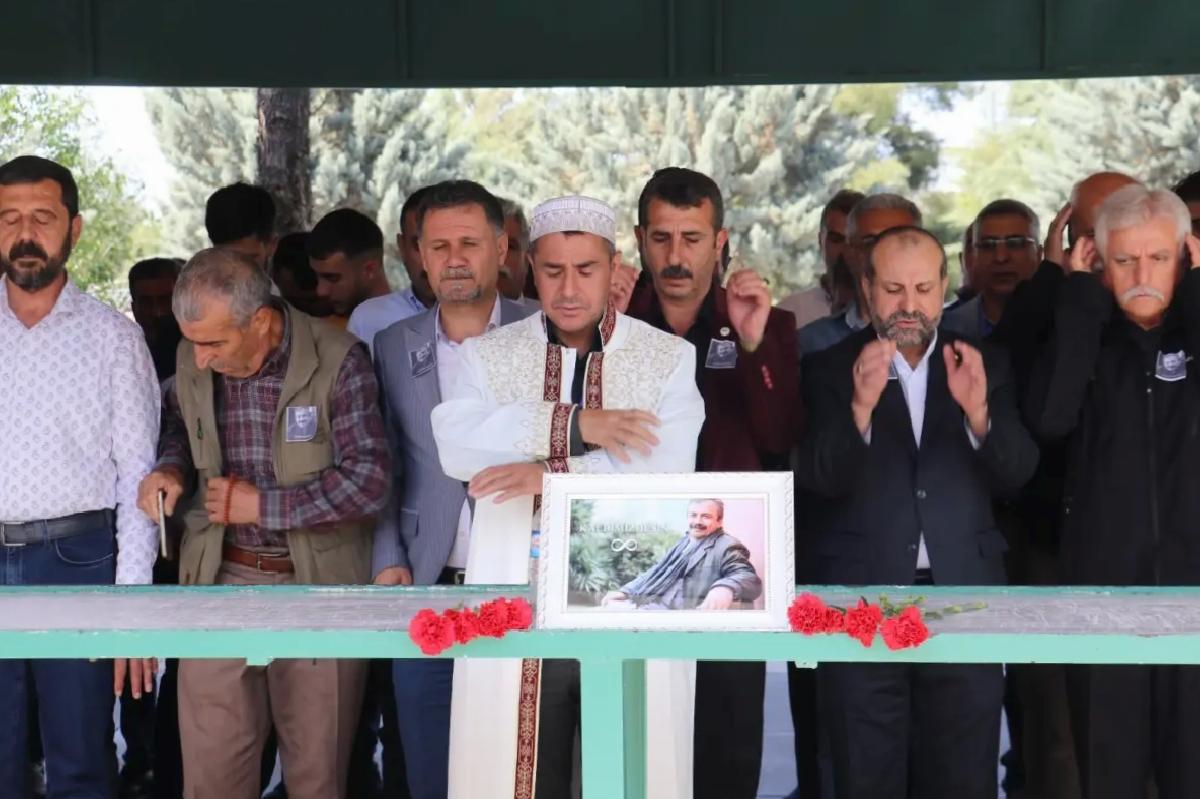 Sırrı Süreyya Başkan için gıyabi cenaze namazı