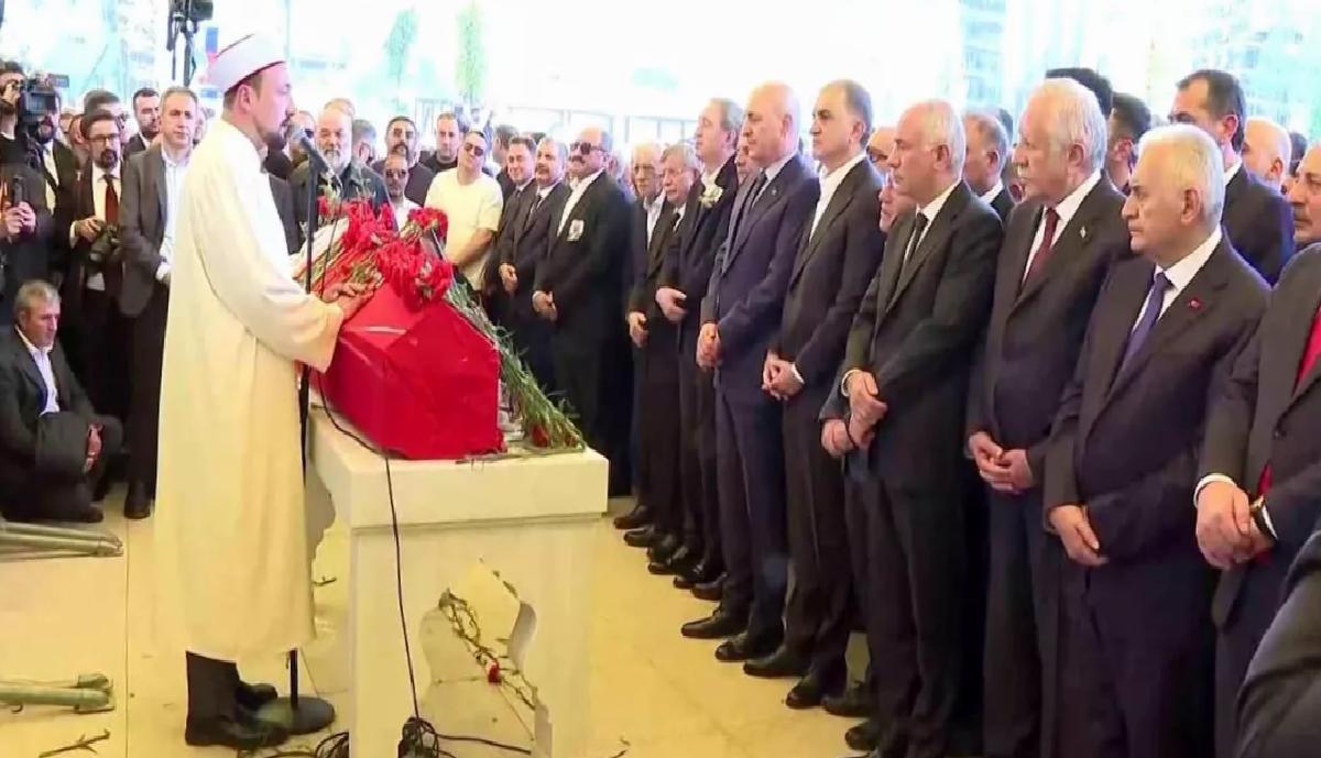Sırrı Süreyya Lider Son Seyahatine Uğurlandı