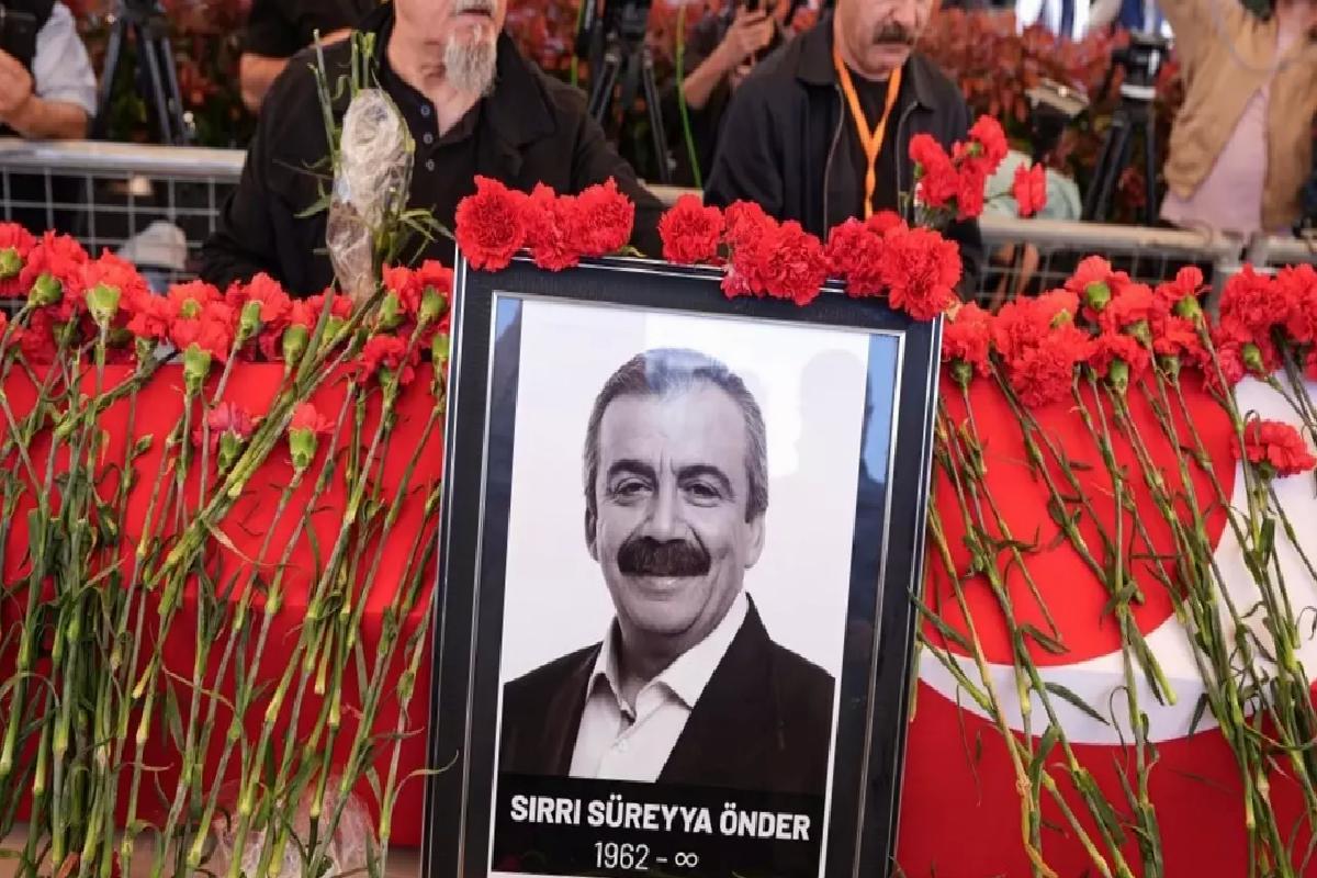 Sırrı Süreyya Öncü’nün Cenazesi Toprağa Verildi