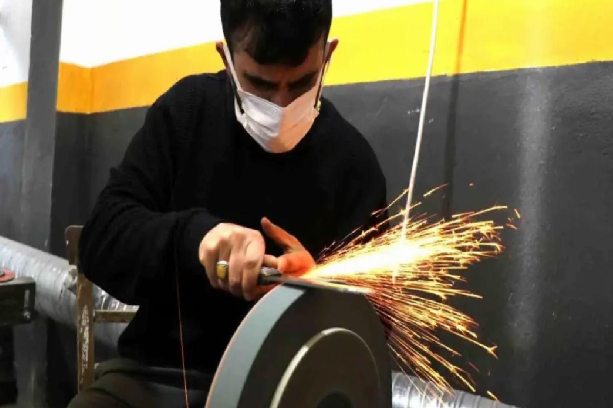 Sivas’ta Bıçak Ustaları Kurban Bayramı İçin Ağır Çalışıyor