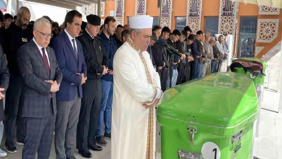 Sivas’ta Kardeş Cinayeti: İki Genç Toprağa Verildi