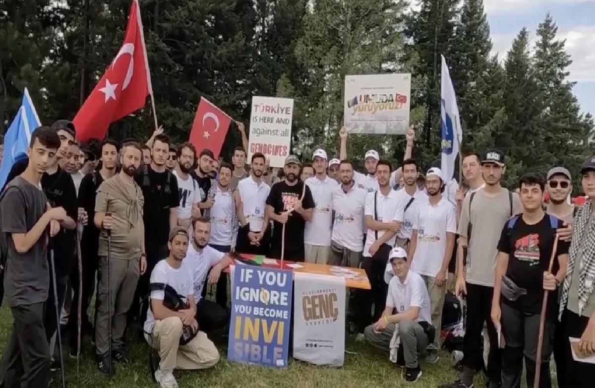Srebrenitsa Soykırımında Barış Yürüyüşü