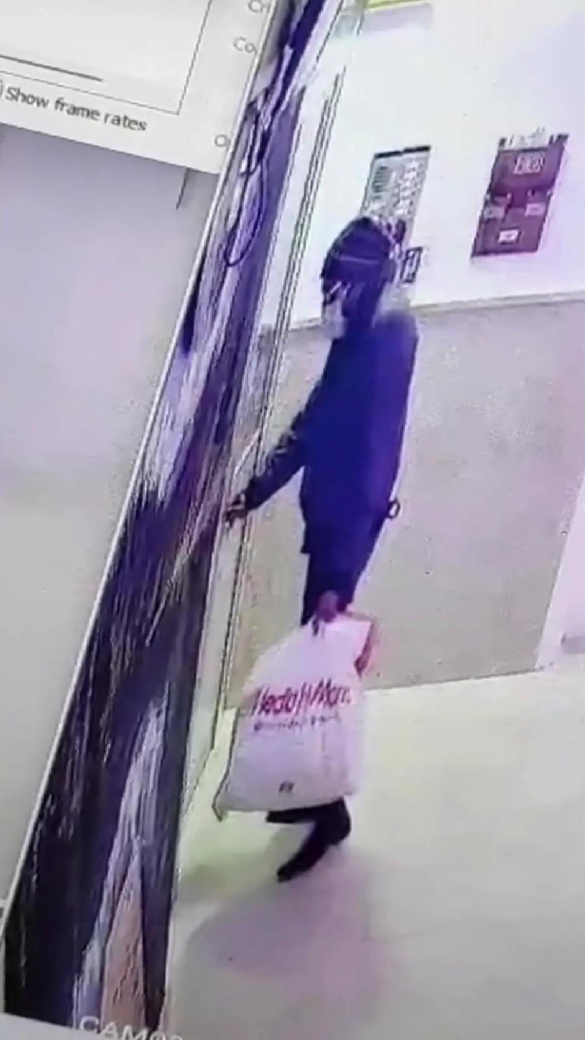 Şüphelinin Apartmana Girişi Kamerada