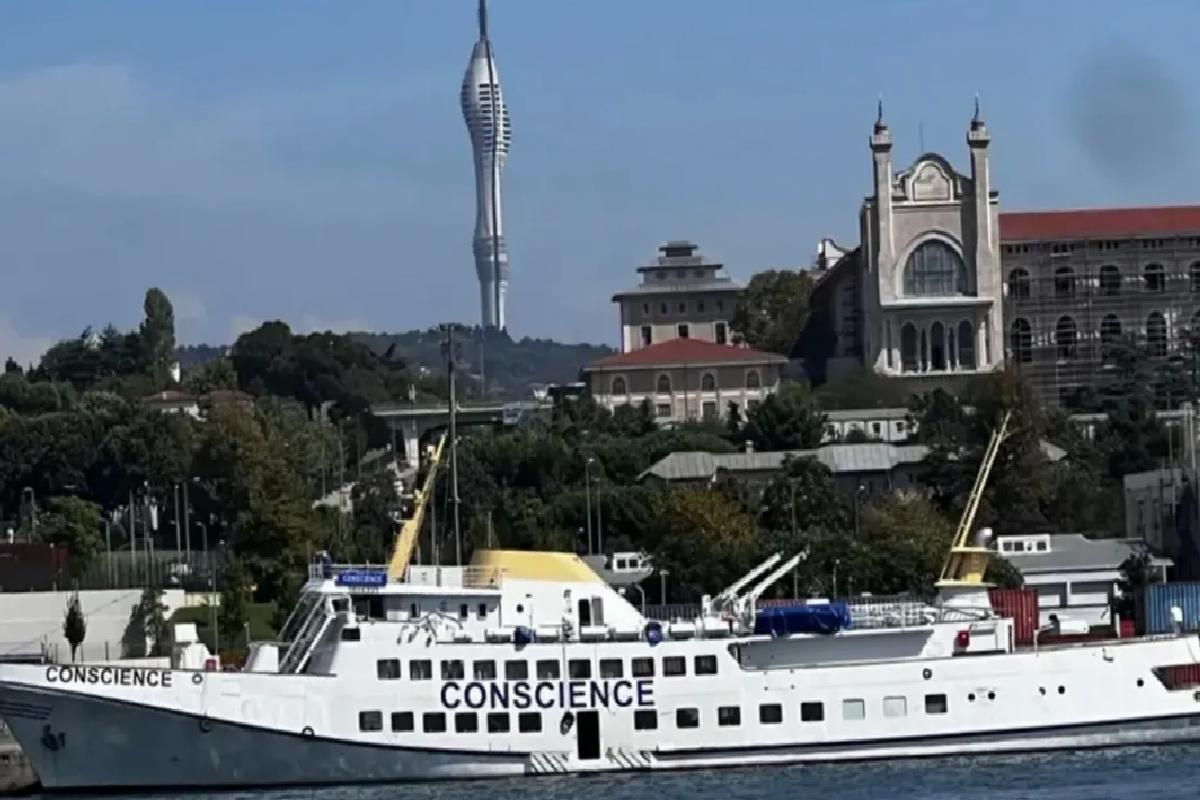 Taarruza uğrayan geminin Türk mürettebatı ülkeye döndü