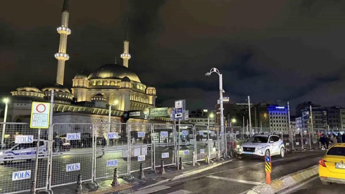 Taksim ve İstiklal Caddesi Trafiğe Açıldı