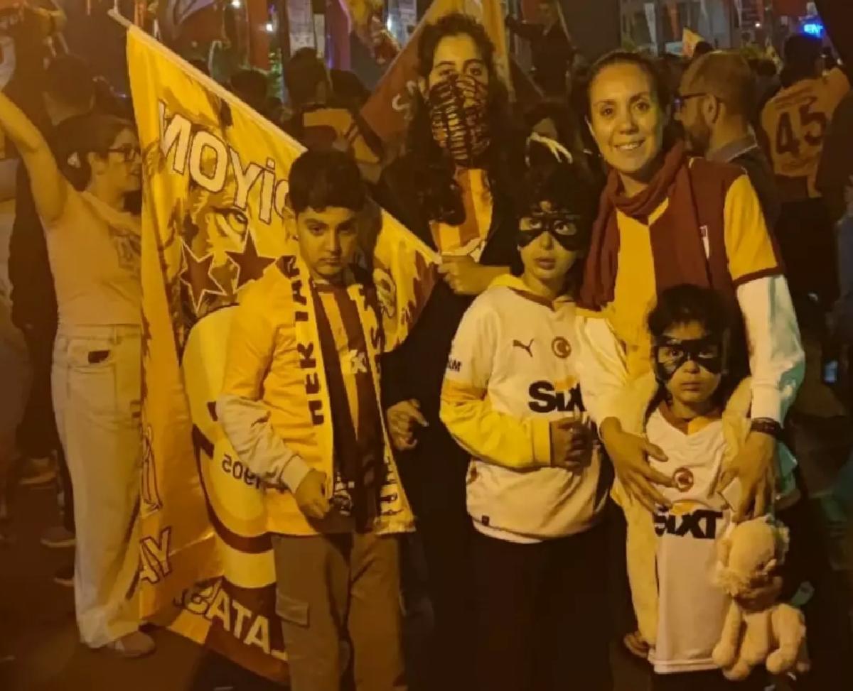 Taraftarlar Osimhen Maskeleriyle Kutladı