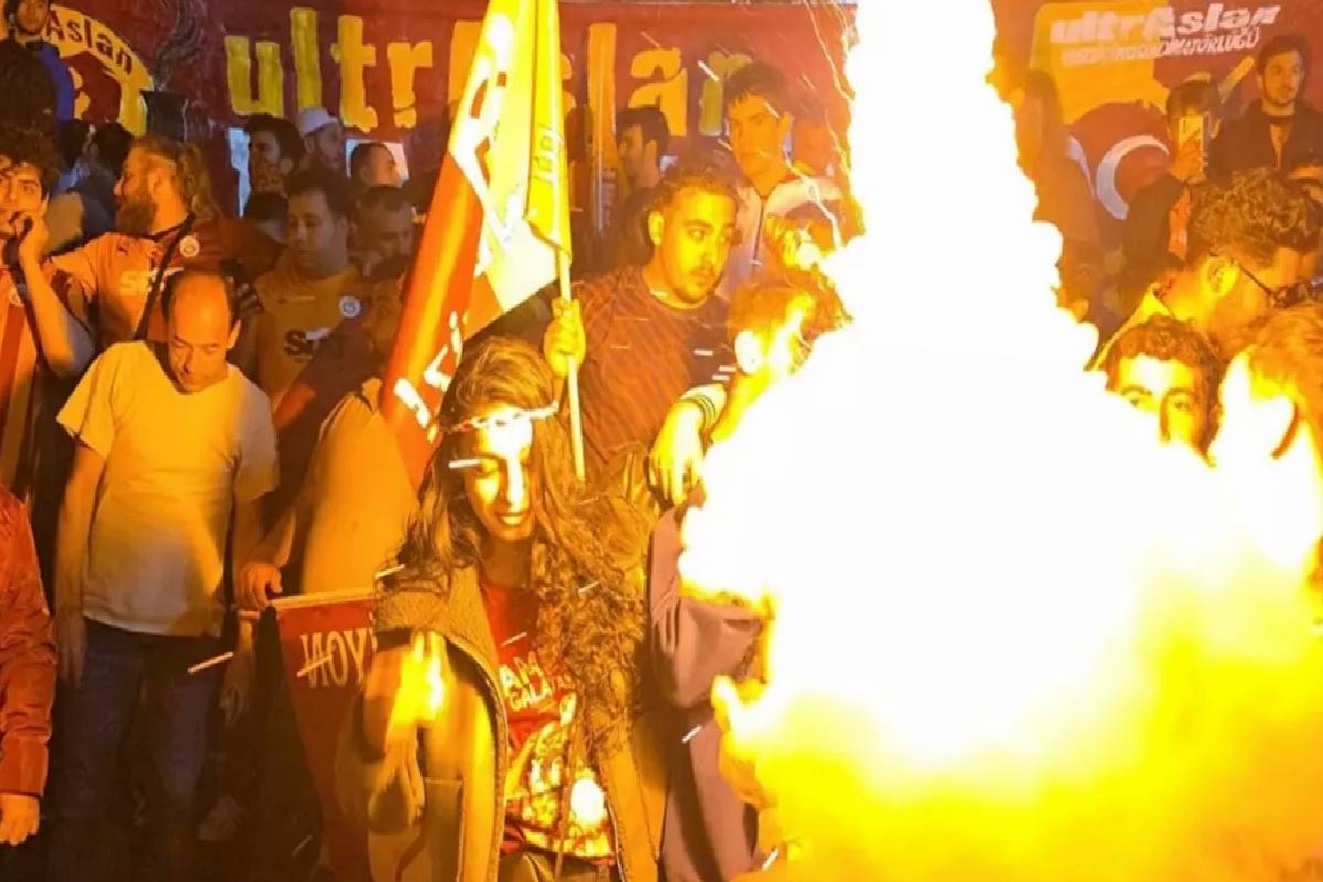 Taraftarlar sokaklardan taştı! Ülkenin birçok noktasında şampiyonluk kutlaması
