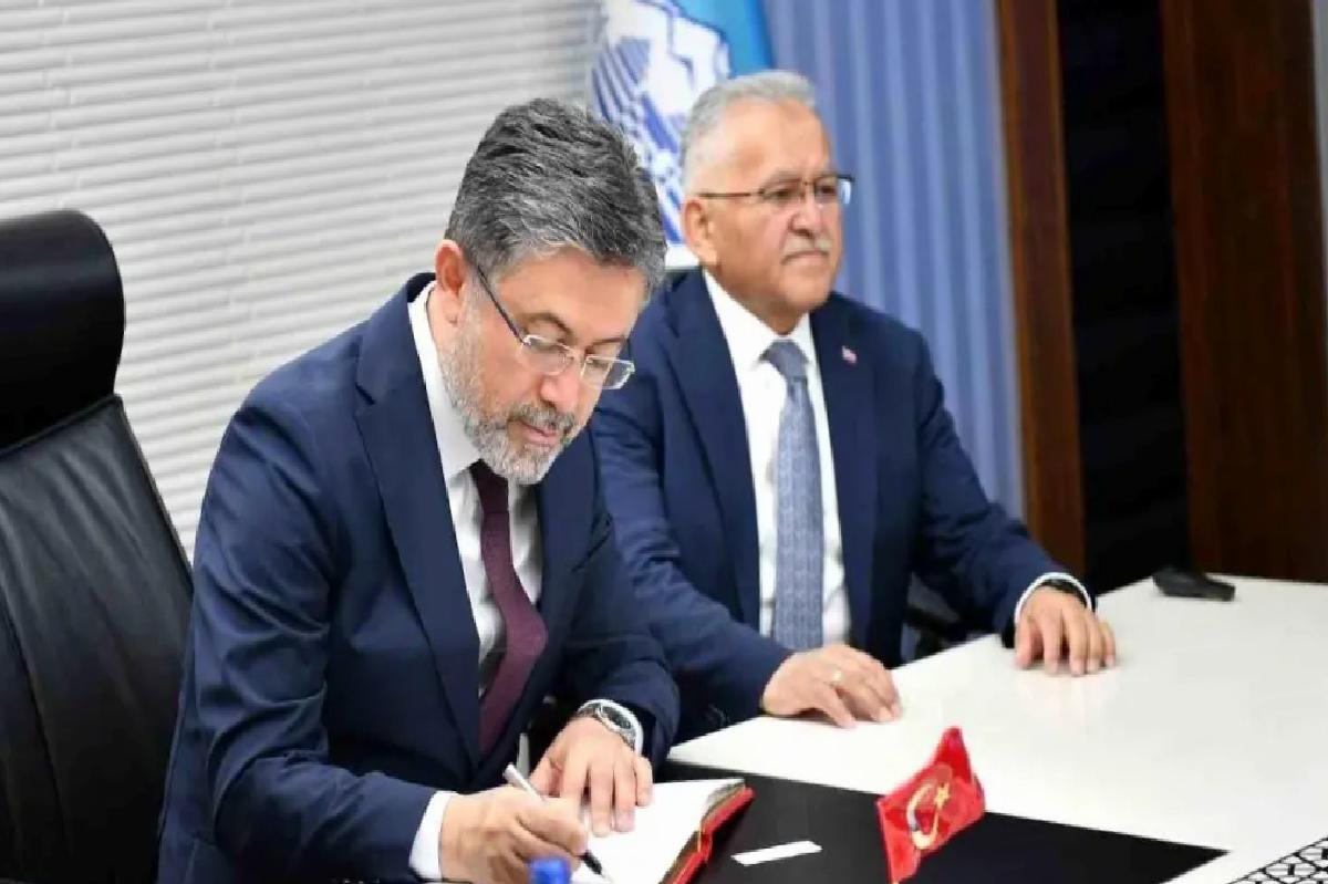 Tarım ve Orman Bakanı Yumaklı, Kayseri Büyükşehir Belediye Lideri Büyükkılıç’ı Ziyaret Etti