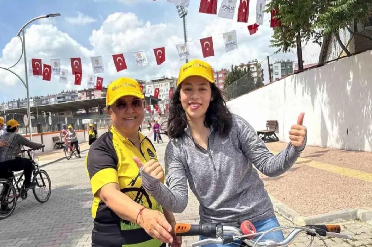 Tarsus’ta Bayanlara Bisiklet Eğitimi