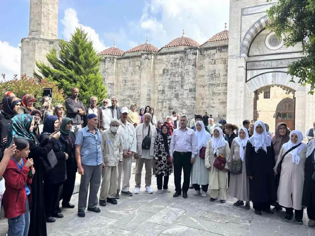 Tarsus’ta Birinci Hac Kafilesi Uğurlandı