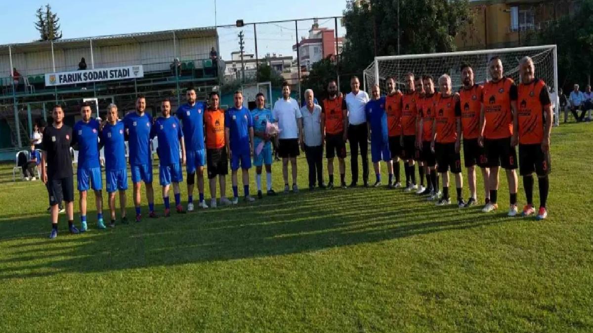 Tarsus’ta Dostluk Maçı: Belediye Çalışanı ve Muhtarlar Berabere Kaldı
