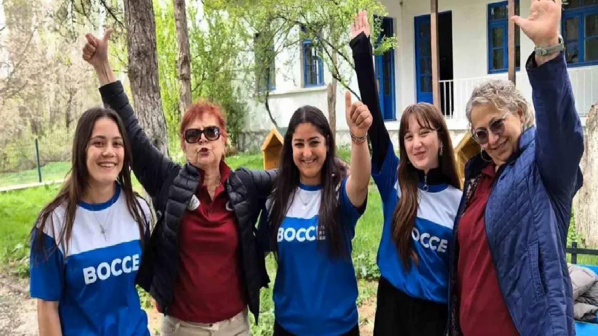 Tazelenme Üniversitesinin yaşlı öğrencileri bocce ile tanıştı
