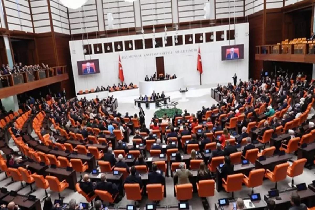 TBMM Genel Heyeti’nde kabul edildi! Devlet memurluğu için 35 yaş hududu aranacak