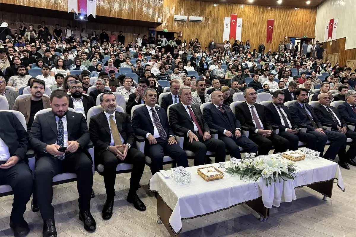 TBMM Milli Savunma Komisyonu Başkanı Akar, Elazığ’da “Türkiye’nin Güvenlik Politikaları” konferansına katıldı
