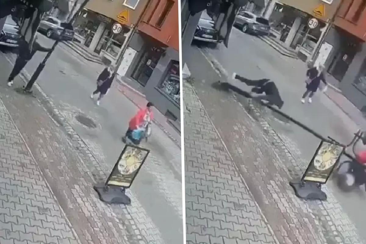 Telefonla konuşurken yaslandığı sokak lambası bir bayanın üzerine devrildi