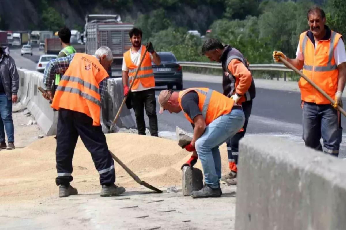 Tır Kazası Ulaştırmayı Aksattı