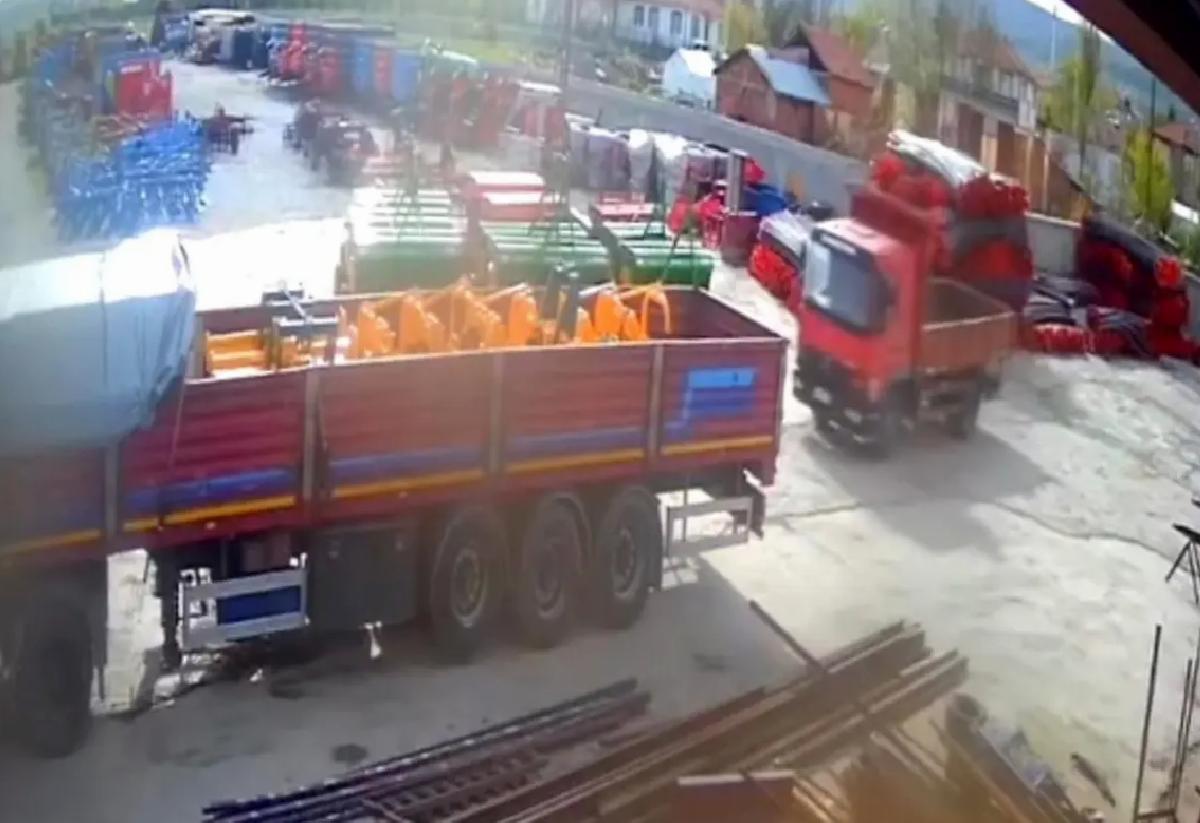 Tokat’ta Park Halindeki Kamyonet Birdenbire Hareket Etti