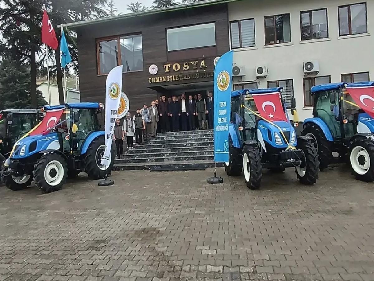 Tosya’da ORKÖY Projesiyle Traktörler Dağıtıldı