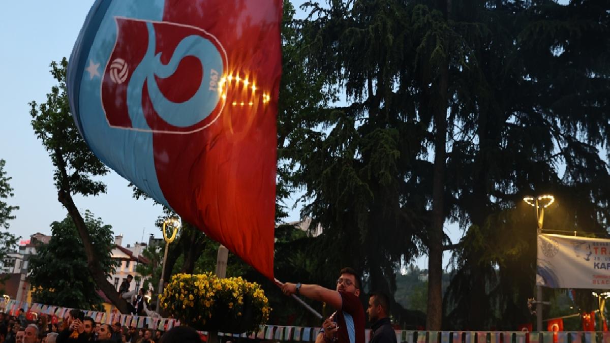 Trabzonspor taraftarları, Türkiye Kupası finalini dev ekrandan takip etti