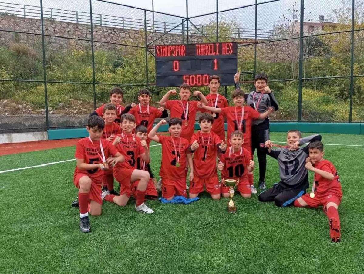 Türkeli Belediye Esnafspor U-12 Ekibi Şampiyon Oldu