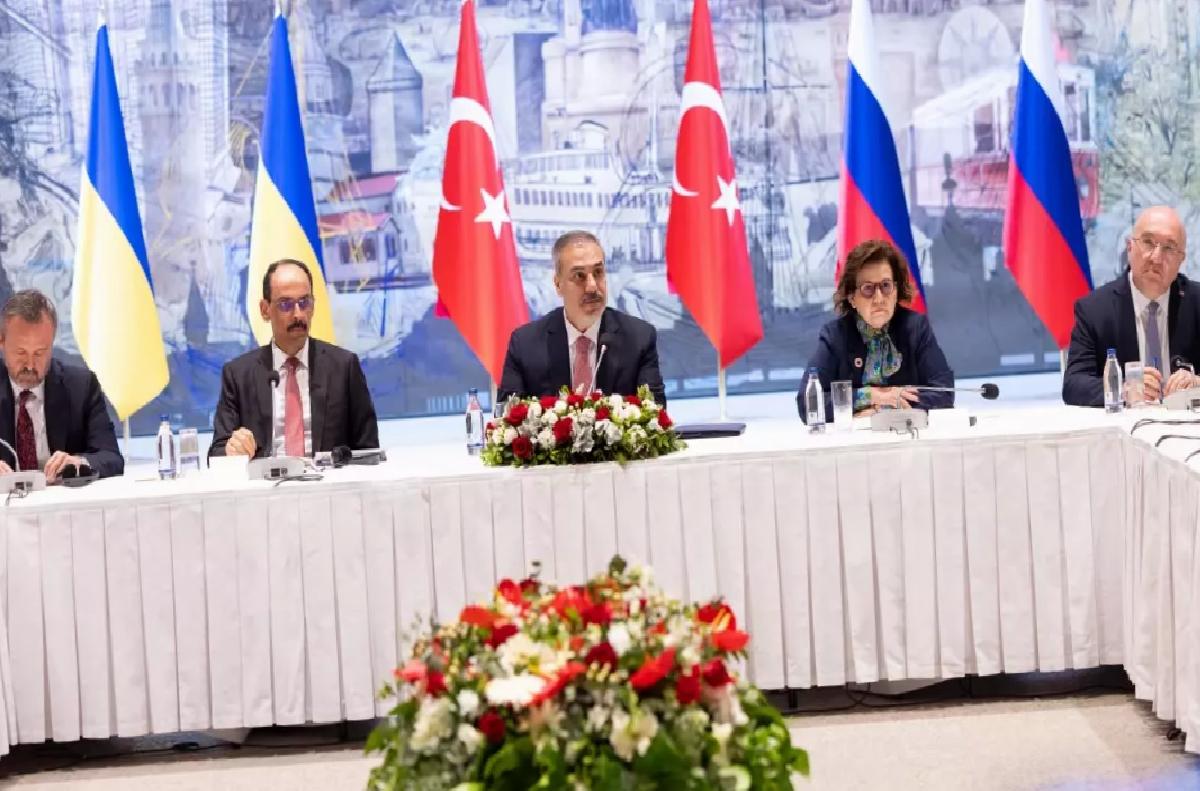Türkiye-Rusya-Ukrayna Üçlü Toplantısı Başladı