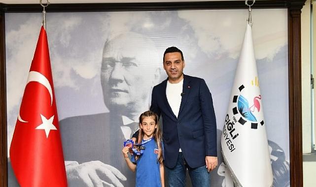 Türkiye’nin En Süratlisi Güneş’e Çiğli Belediye Başkanı Yıldız’dan destek