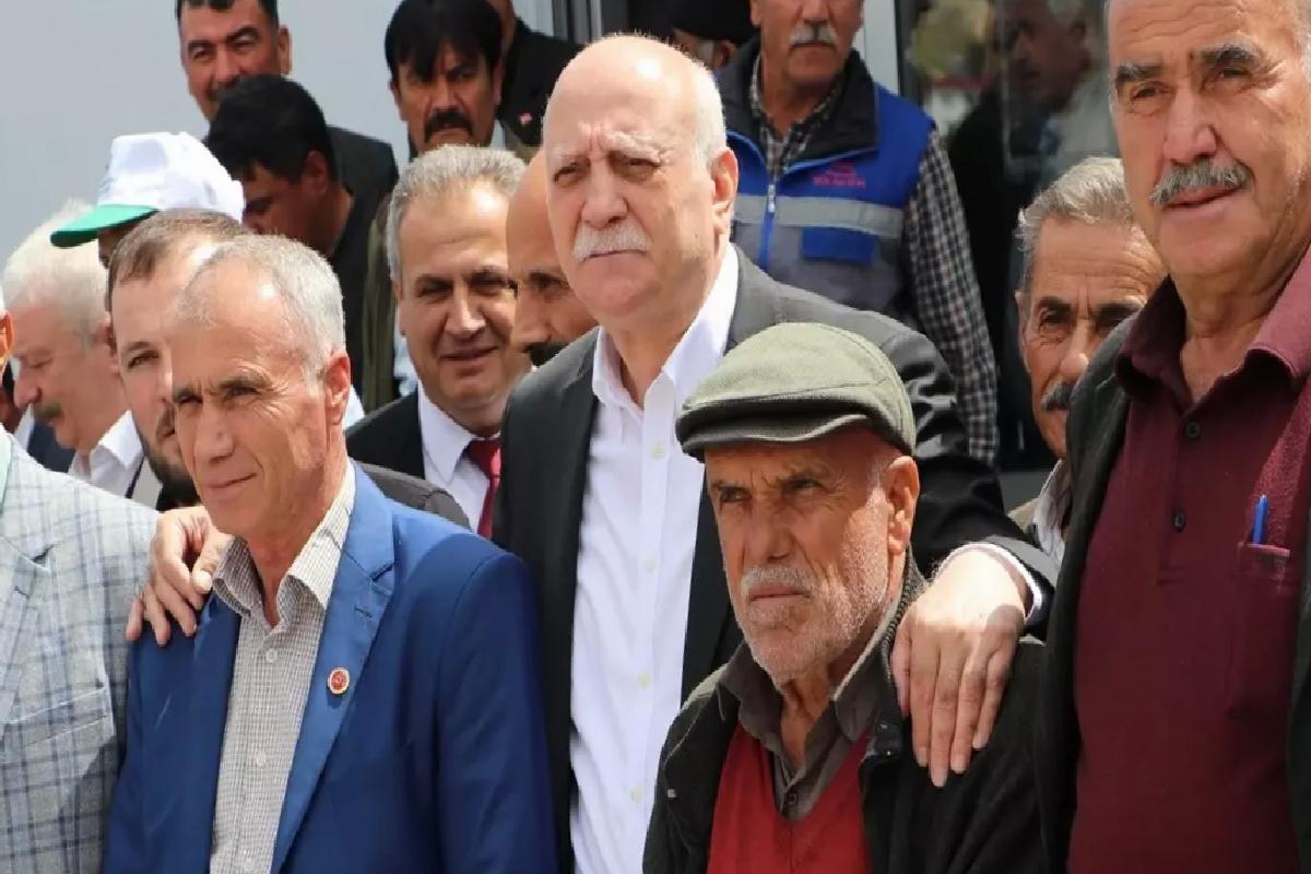 TZOB Genel Başkanı Bayraktar, Gaziantep ve Kahramanmaraş’ta zirai dondan etkilenen meyve bahçelerini inceledi