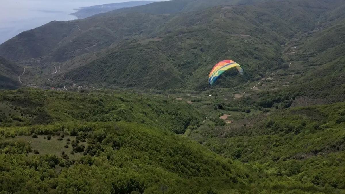 Uçmakdere’de Yamaç Paraşütü Keyfi