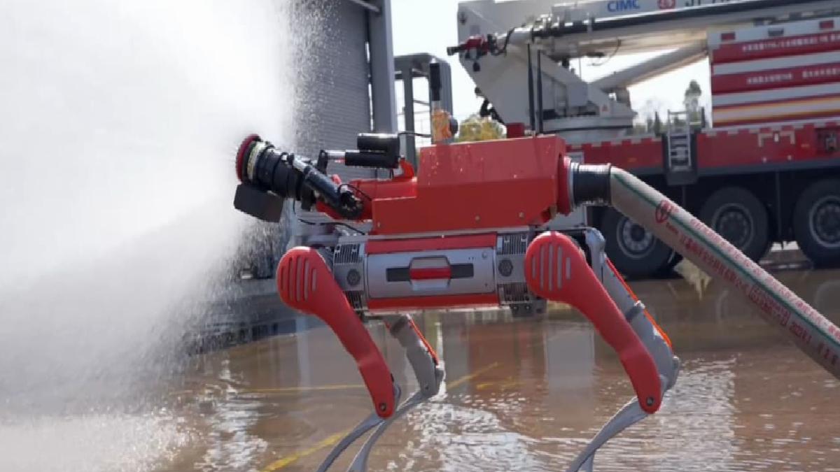 Unitree, yeni yangın söndürme robot köpeğini duyurdu