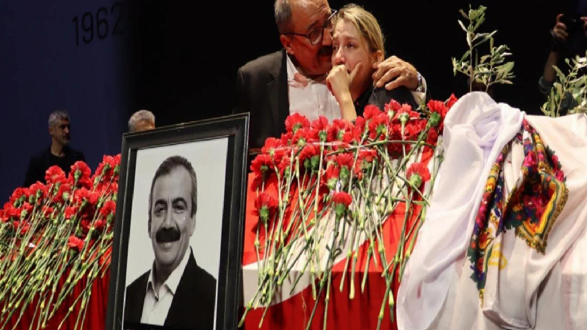 Ünlü isimlerden Sırrı Süreyya Lider paylaşımı