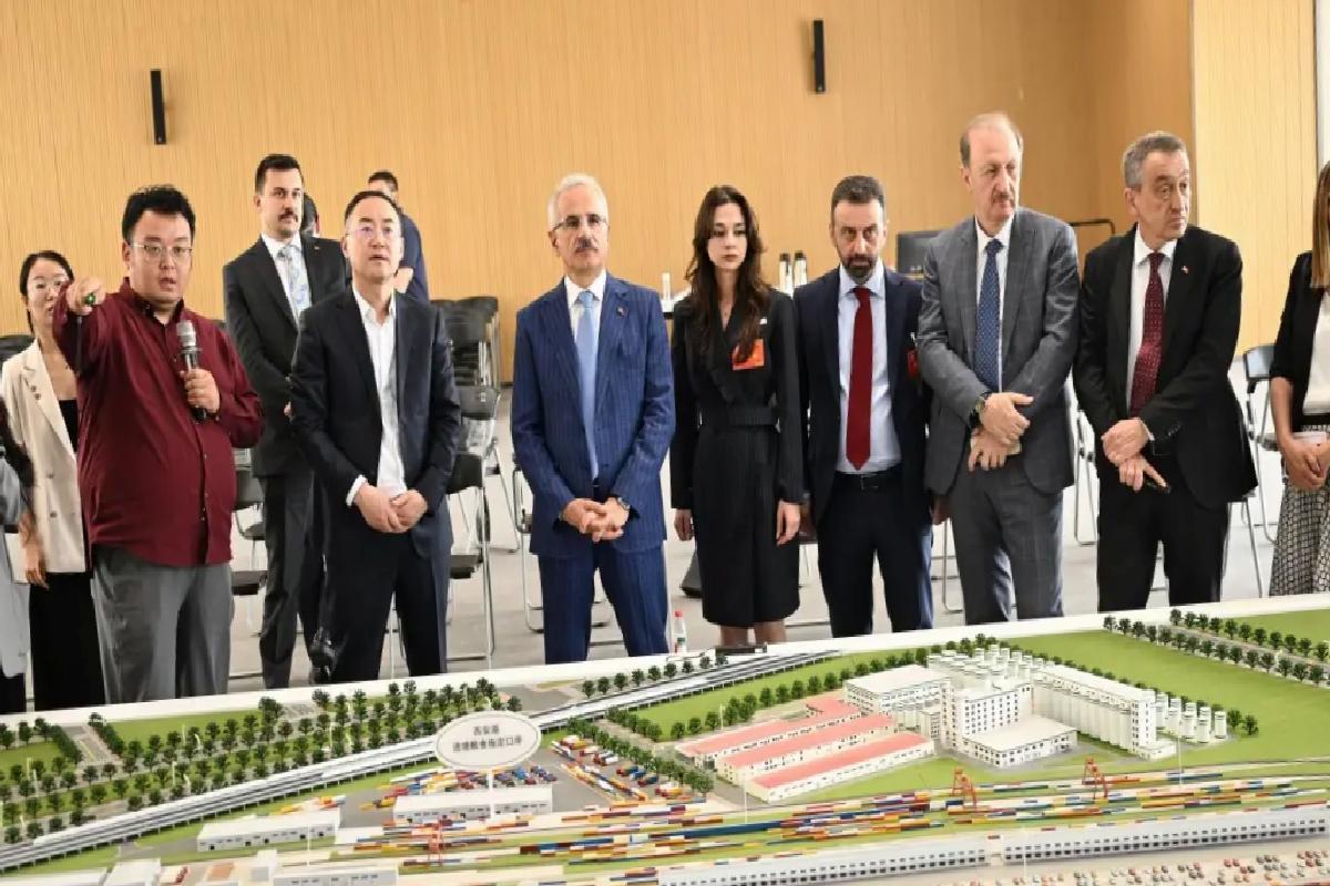 Uraloğlu’ndan Şian Port Ziyareti