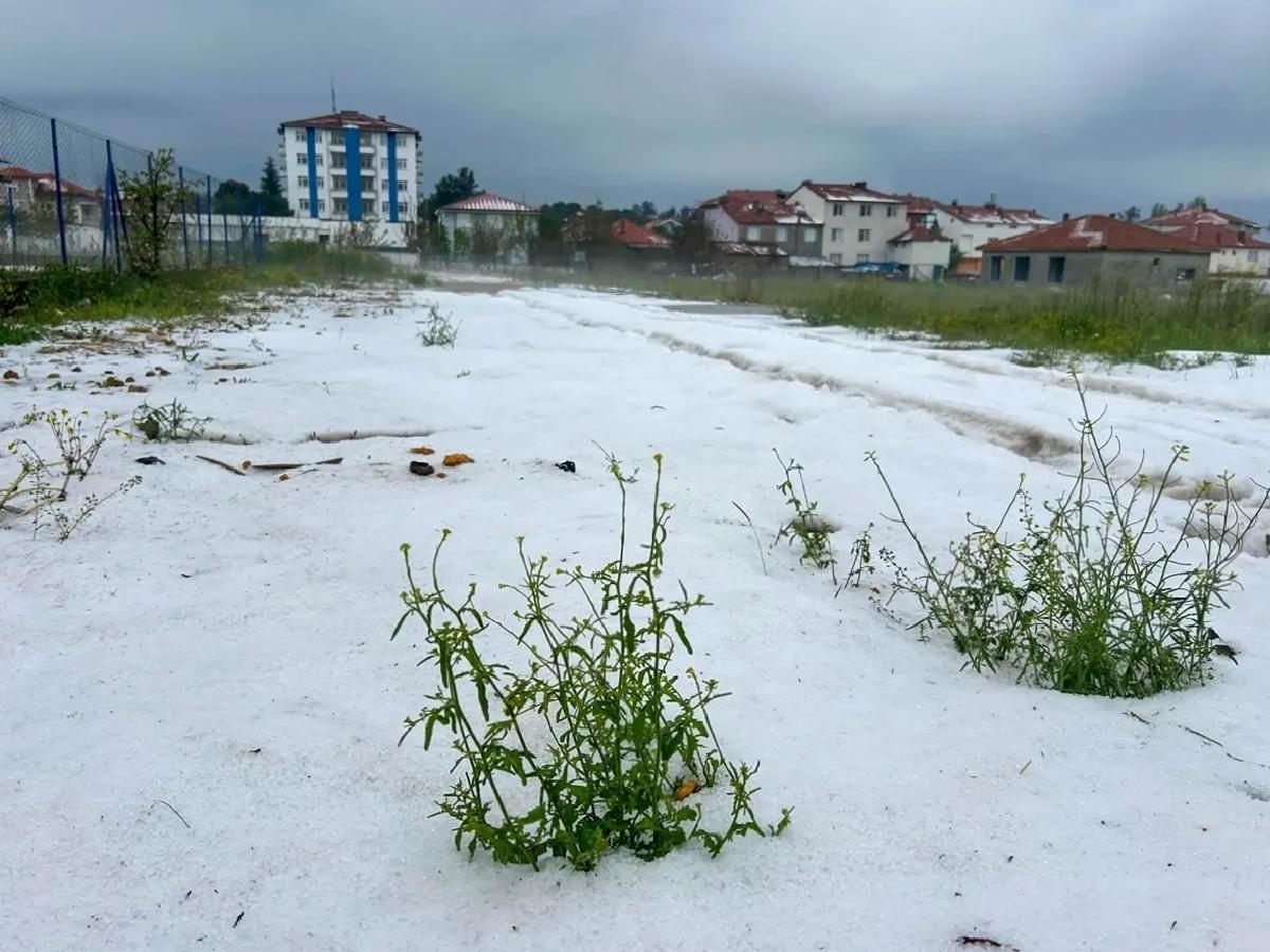 Uşak’ta Şiddetli Sağanak ve Dolu