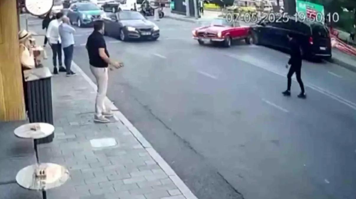 Vale Kazası: Klasik Araç Başka Araca Çarptı
