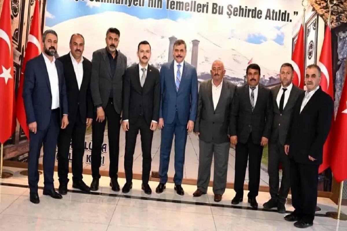 Vali Çiftçi, Aşkale Kaymakamı ve Muhtarları Kabul Etti