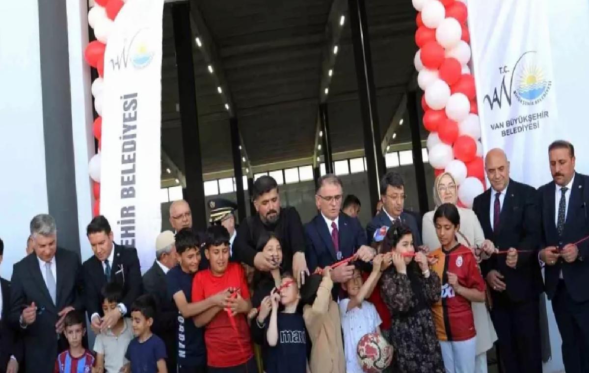 Van’da Kapalı Semt Pazarı Hizmete Açıldı