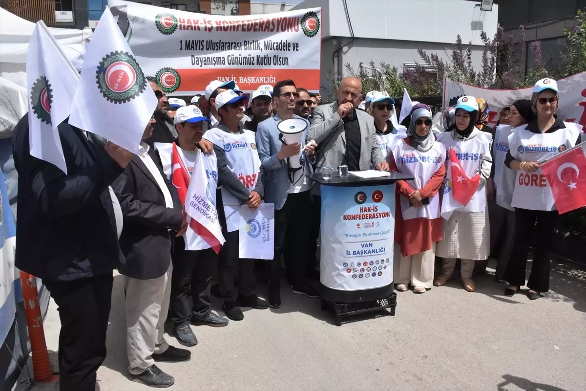 Van’da Personeller Aksiyonlarına Devam Ediyor