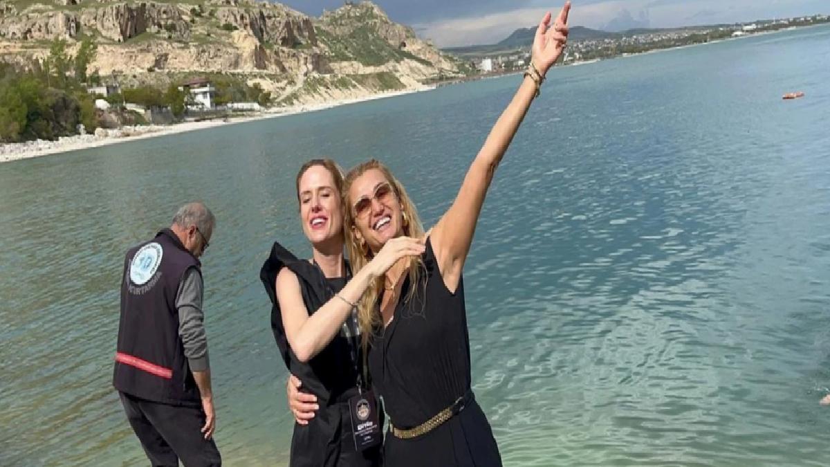 Wilma Elles ve Tuşba Özay Van Gölü’ne girdi