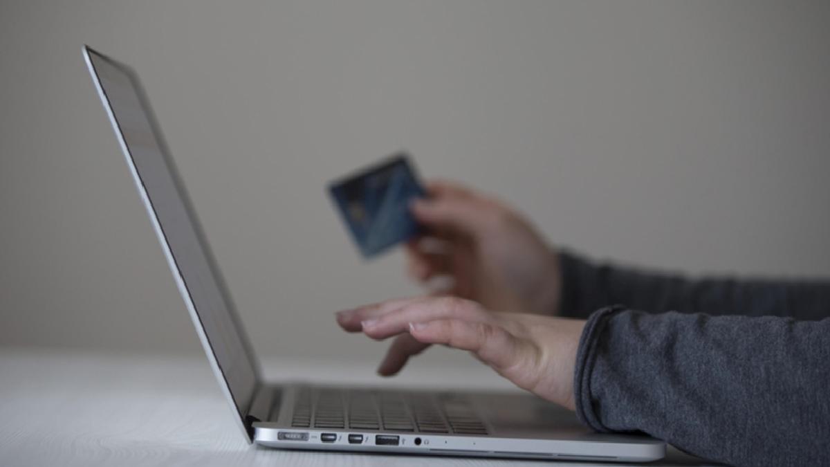 Yabancı E-ticaret sitelerinde bilgi paylaşırken dikkatli olunmalı