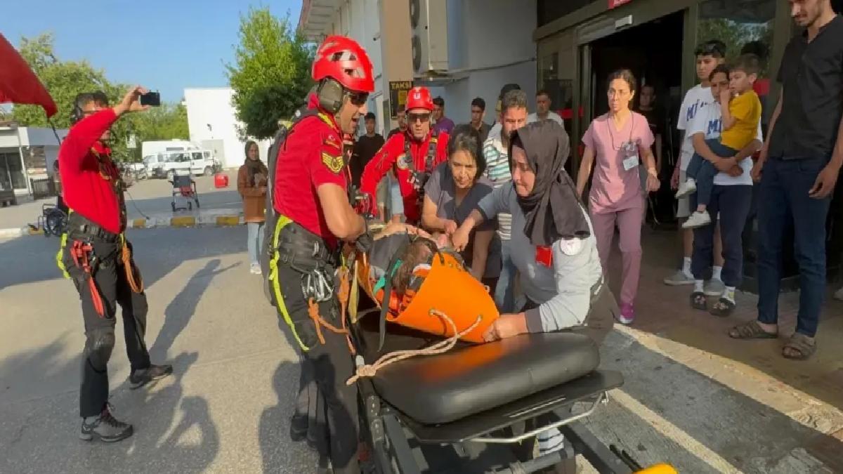 Yamaç Paraşütü Pilotu Kayalıklara Düştü