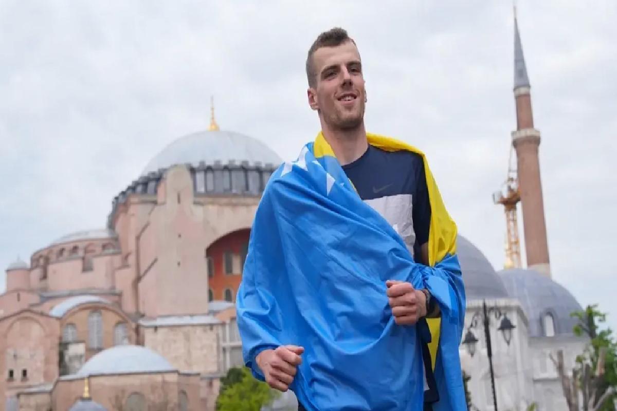 Yardım İçin İstanbul’a Bisikletle Geldi