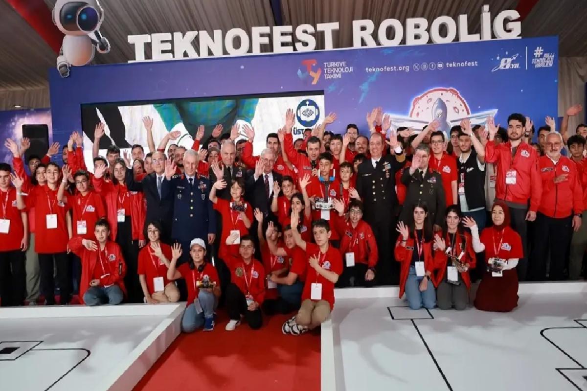 Yaşar Güler TEKNOFEST’te Gençlerle Bir Ortaya Geldi