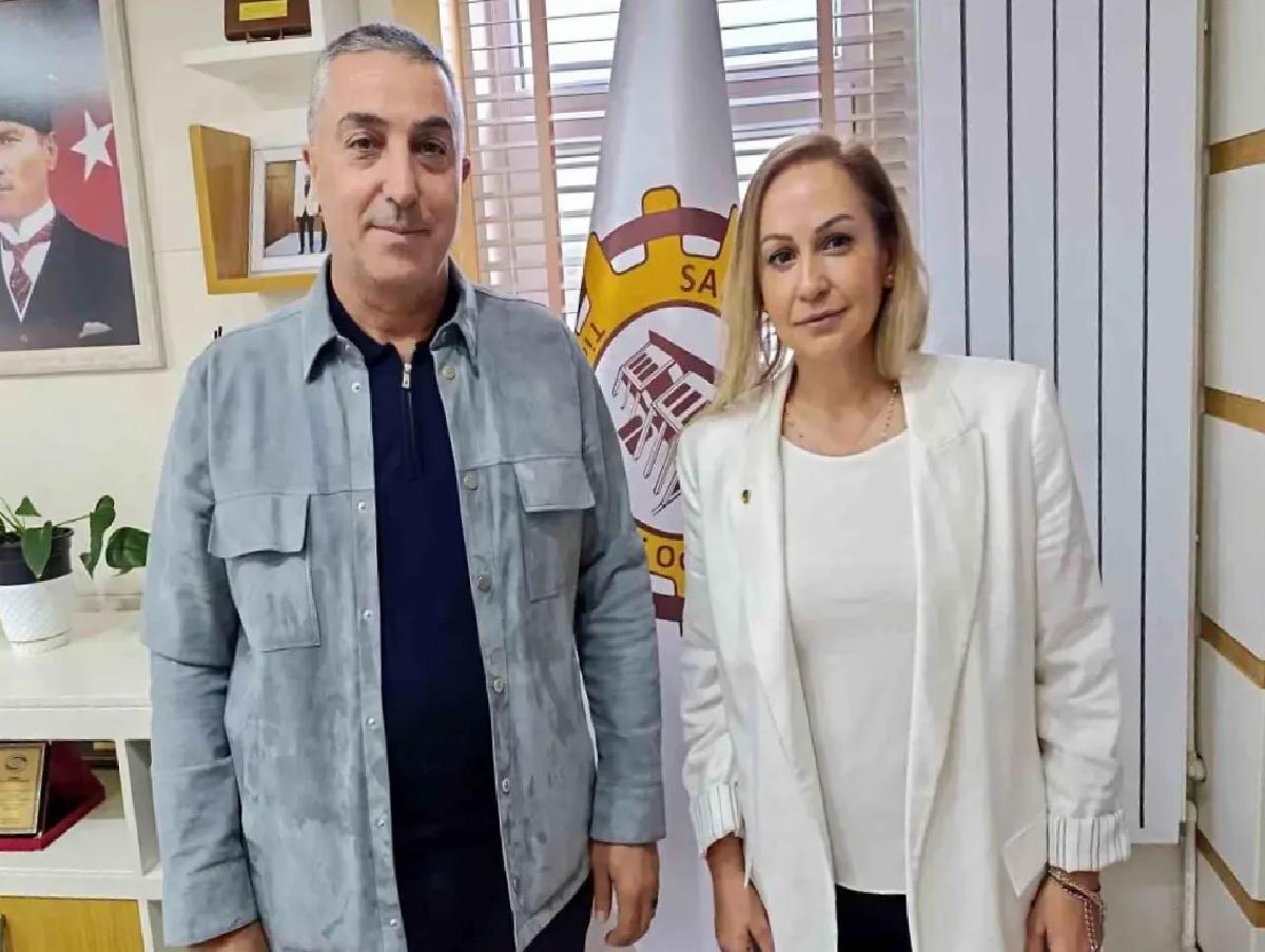 Yeni Üye Rozetini Aldı