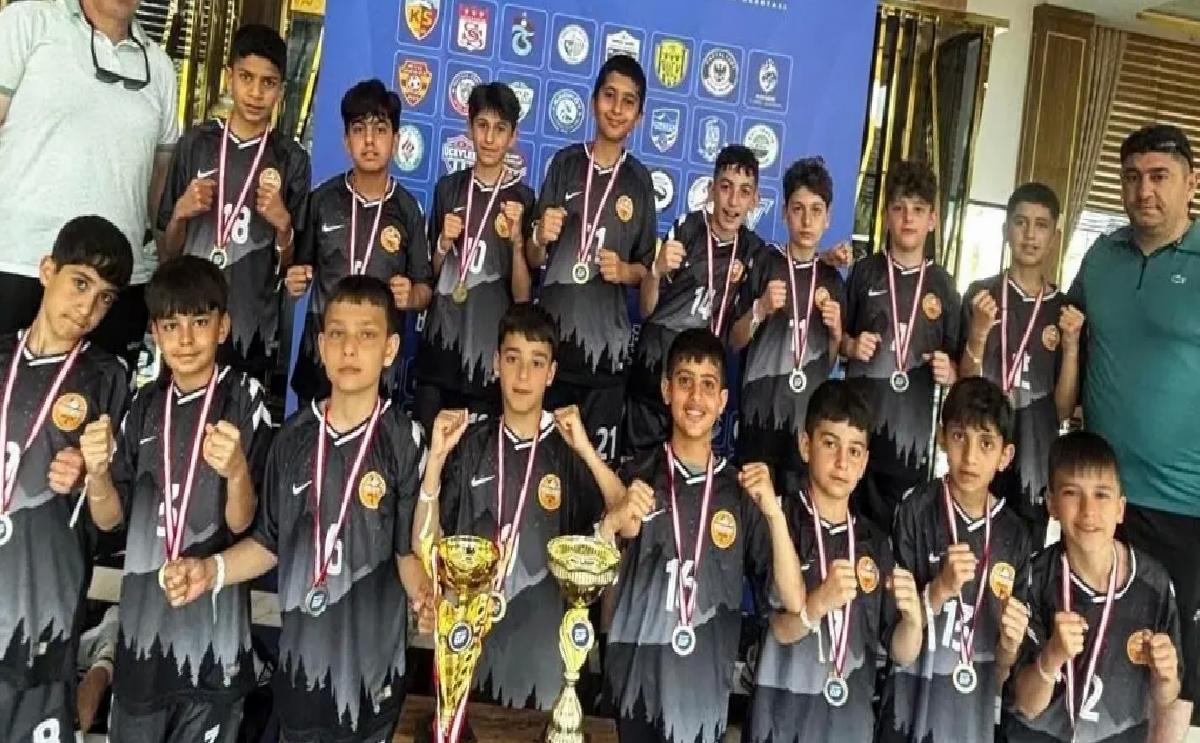 Yıldızkent Spor, Antalya’dan İkili Kupa ile Döndü