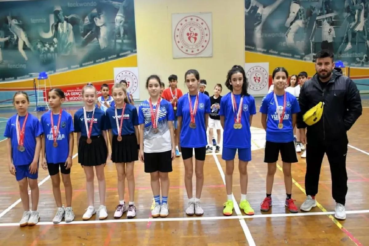Yunusemre Belediyespor Badminton Ekibi Vilayet Birinciliği’ni Dorukta Tamamladı