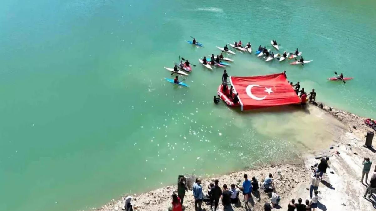 Yusufeli’nde Renkli Kano ve Rafting Aktifliği