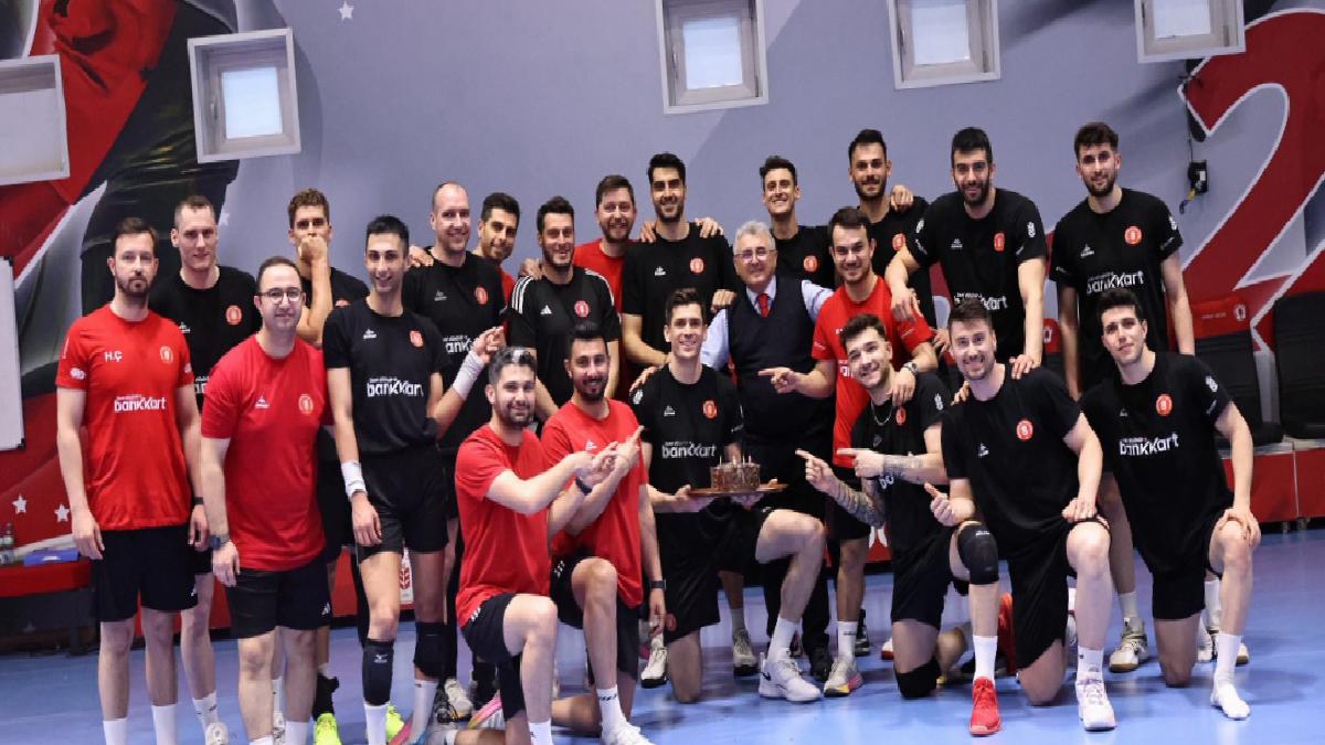 Ziraat Bankkart Voleybol Ekibi’nde 5 isimle yollar ayrıldı